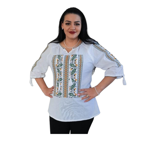 Belle blouse folklorique roumain brodé à la main pour femme 