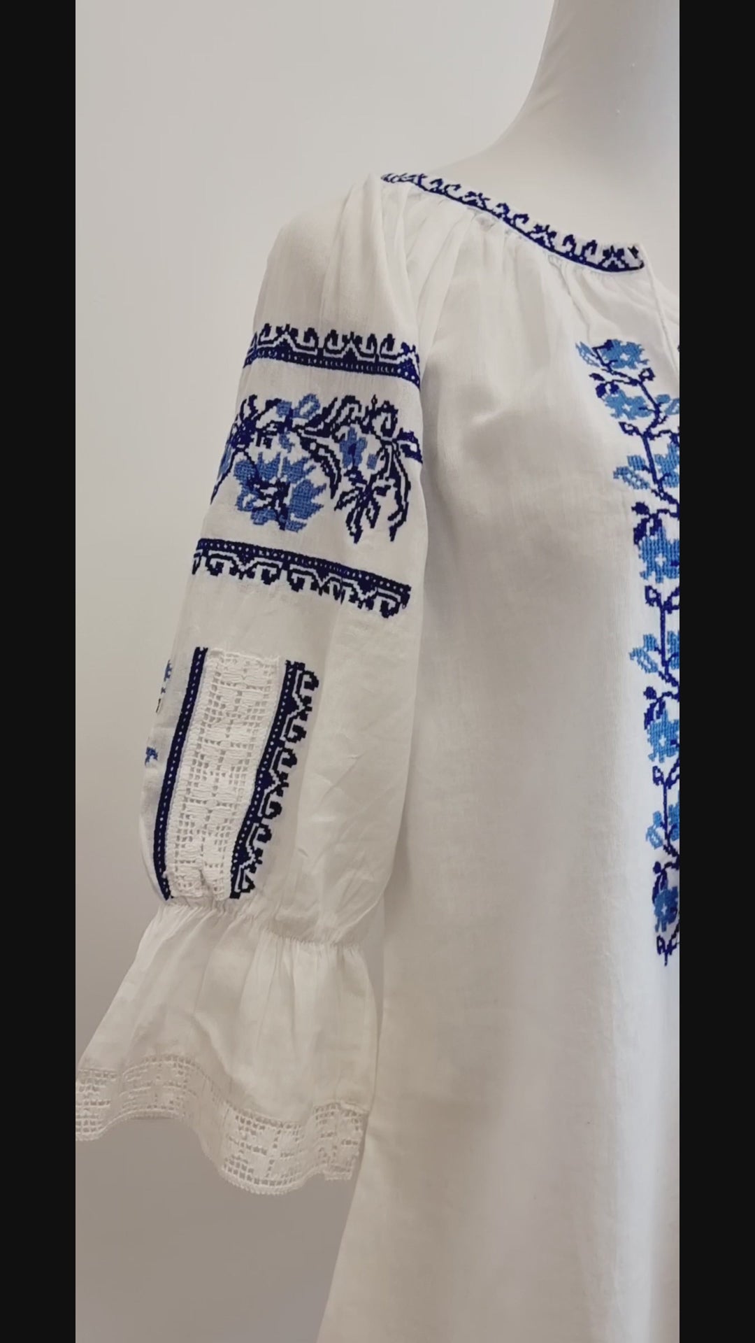 Blouse roumaine bleu en coton pour femme  